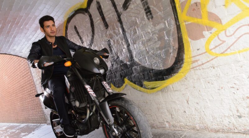 Khaleja Telugu movie still Mahesh Babu and Trivikram