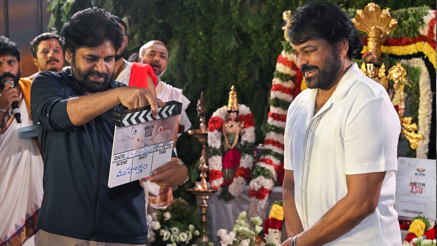 బ్రేకింగ్: ఒకే ఫ్రేమ్‌లో మెగా బ్రదర్స్.. పవన్ కళ్యాణ్ క్లాప్‌తో ఘనంగా ‘మెగా 158’ లాంచ్!